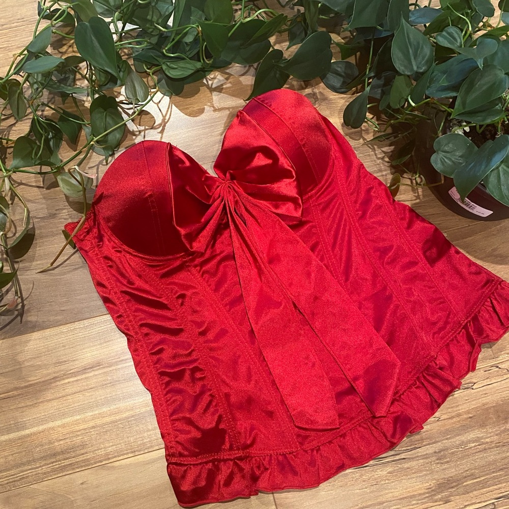 Red bow corset